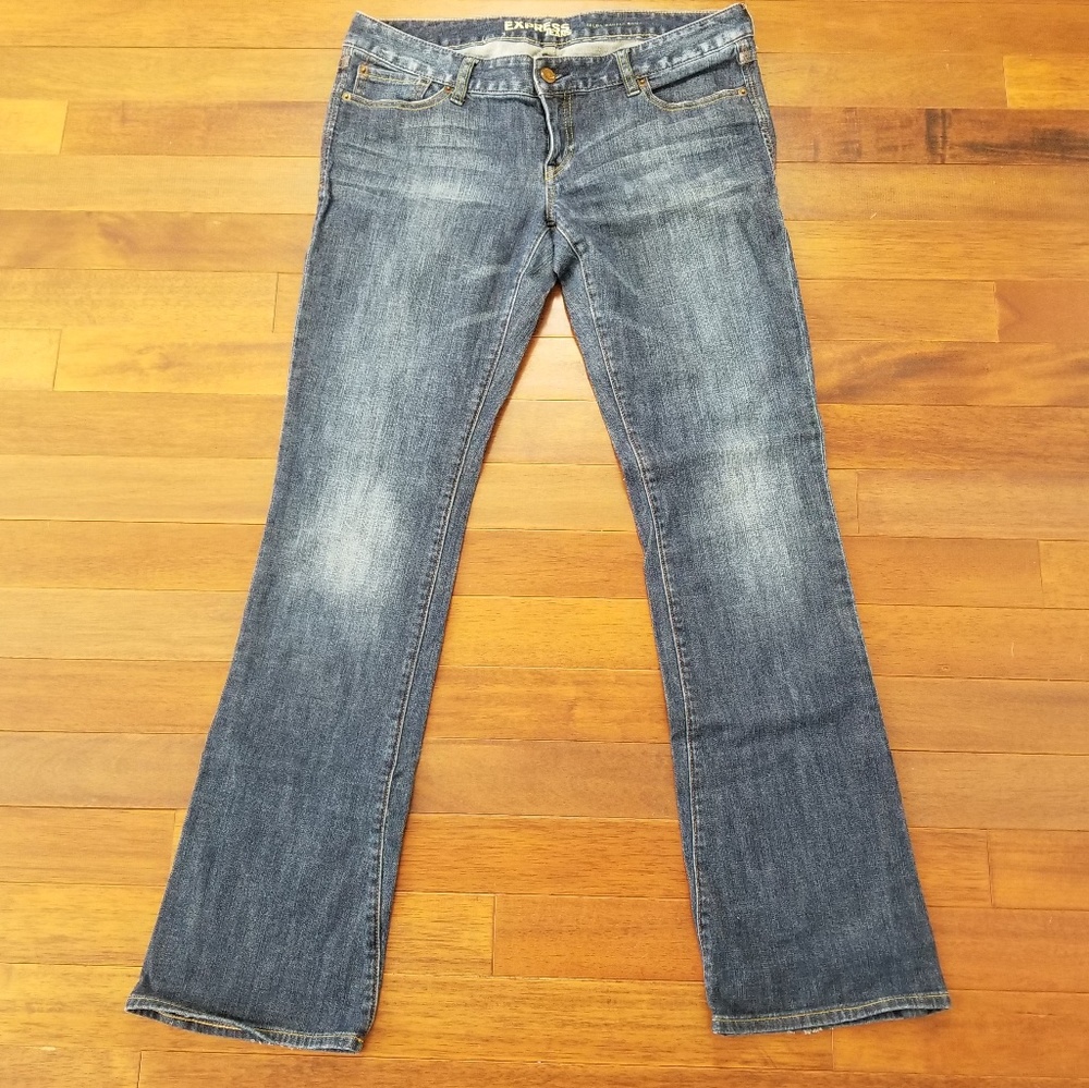 Express 12L Zelda barely boot dark wash denim